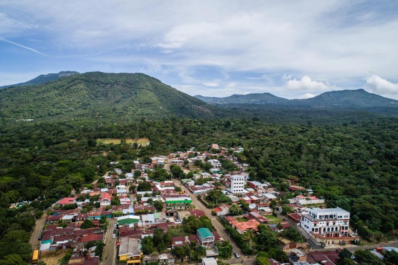 Vista Los Volcanes Hotel Y Restaurante Хуаюа Экстерьер фото