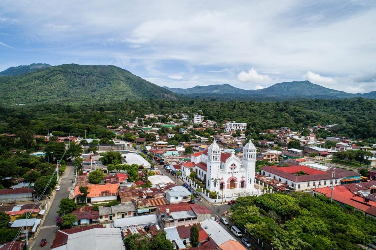 Vista Los Volcanes Hotel Y Restaurante Хуаюа Экстерьер фото