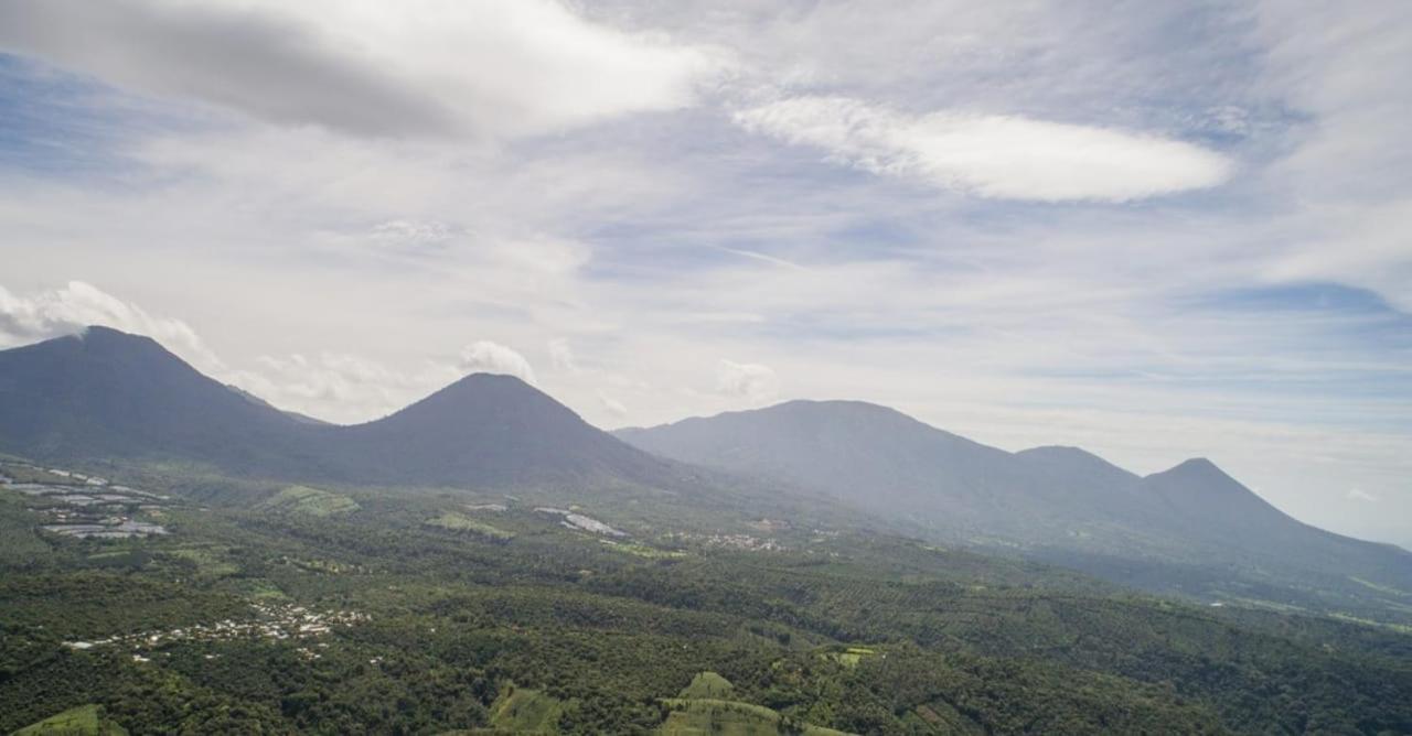 Vista Los Volcanes Hotel Y Restaurante Хуаюа Экстерьер фото